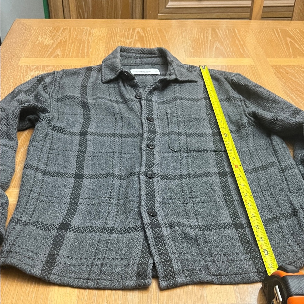 Abercrombie & Fitch Gray Plaid Casual Button Down Shirt